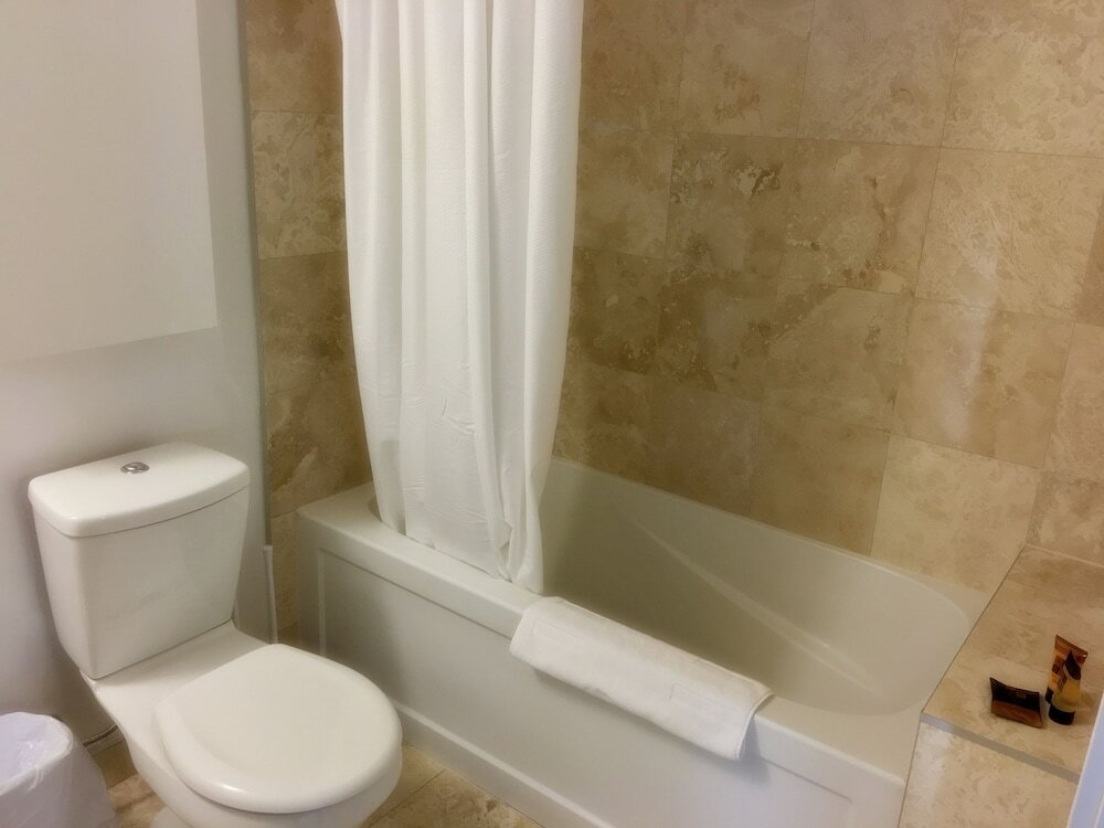 Фото To Stays - York and Lakeshore