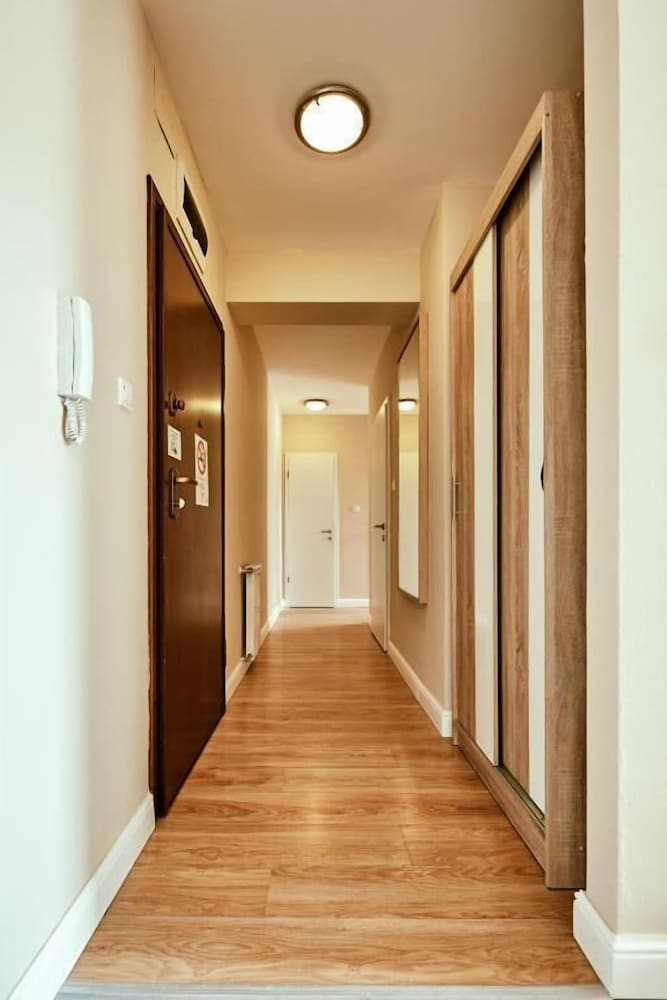 Фото Victoria Garden Apartments