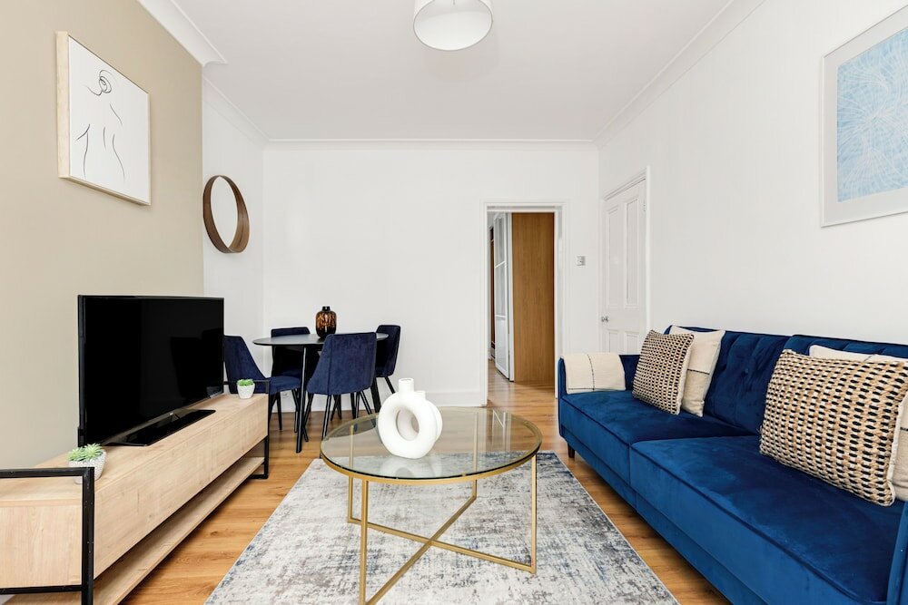 Фото The Bow Road Collection