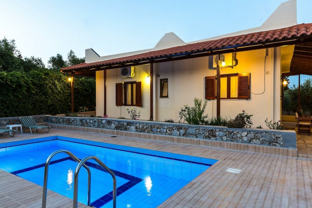 Фото Gorgeous Villa With Pool & Gardens