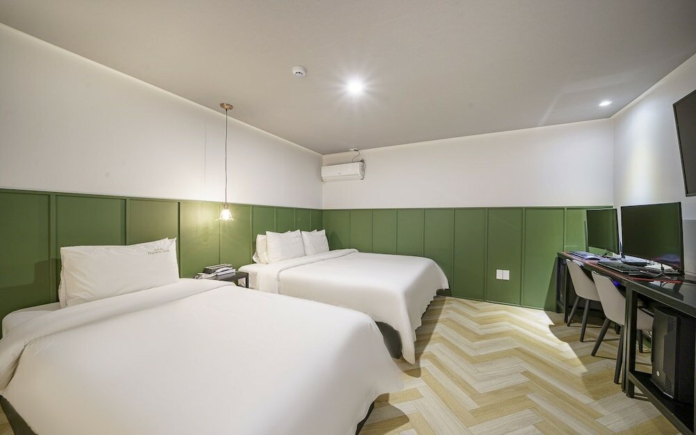 Фото 25 Hours Hotel