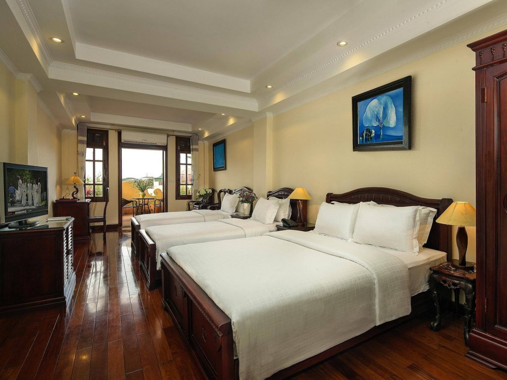 Фото Lucky 3 Hotel & Travel