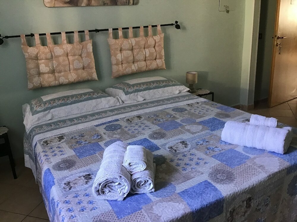 Фото Achirina Bed and Breakfast