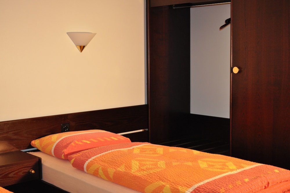 Фото Hotel Schweizerhof Wetzikon GmbH