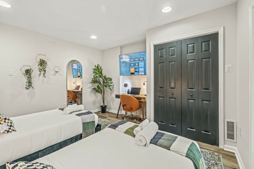 Фото Charming Historic Gem Heart of Philly 2b