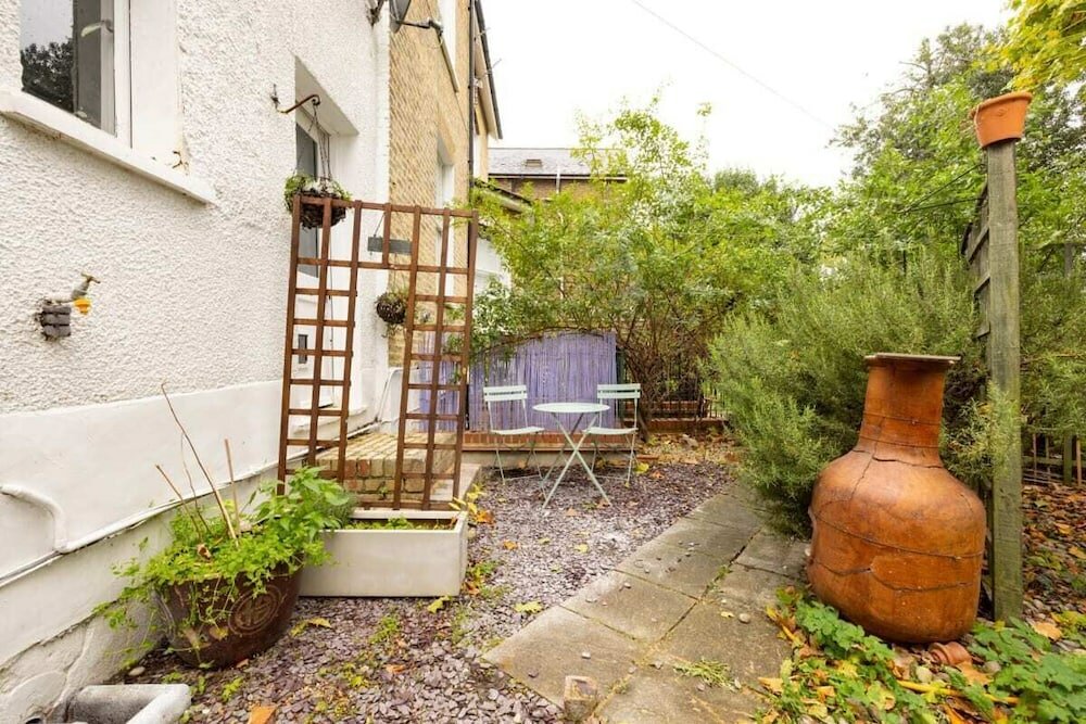 Фото The Eltham Classic - Stunning 1bdr Flat With Garden