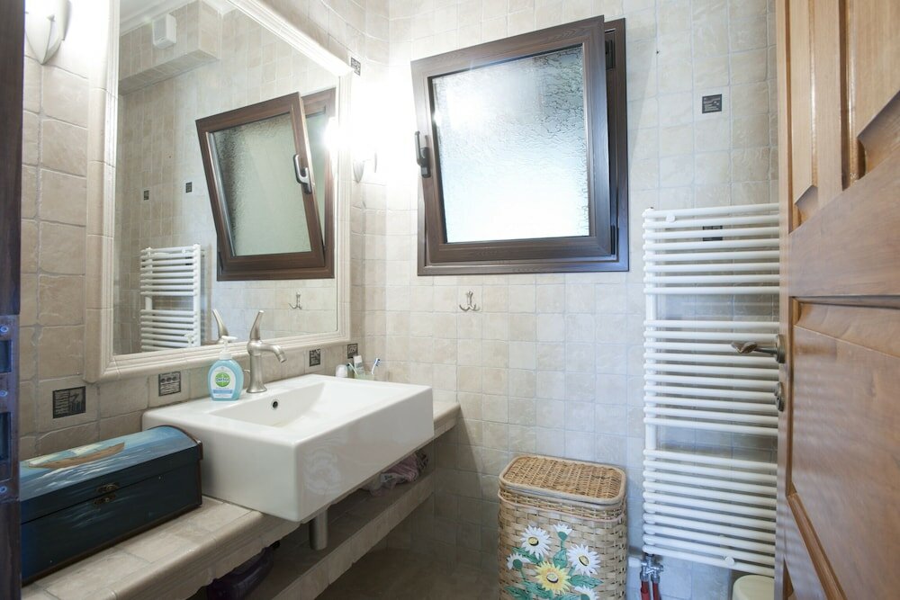 Фото Spacious villa at Ilia Edipsou