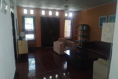Гостиница Oyo 90699 Yellow White Guesthouse Palu в Палу