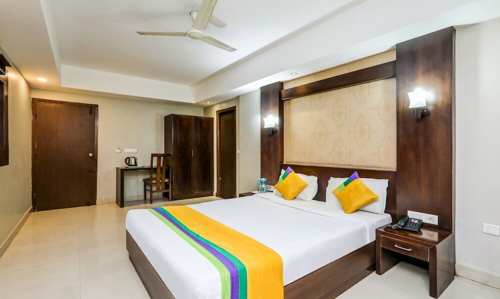 Фото Itsy by Treebo - Greenwood Inn And Suites