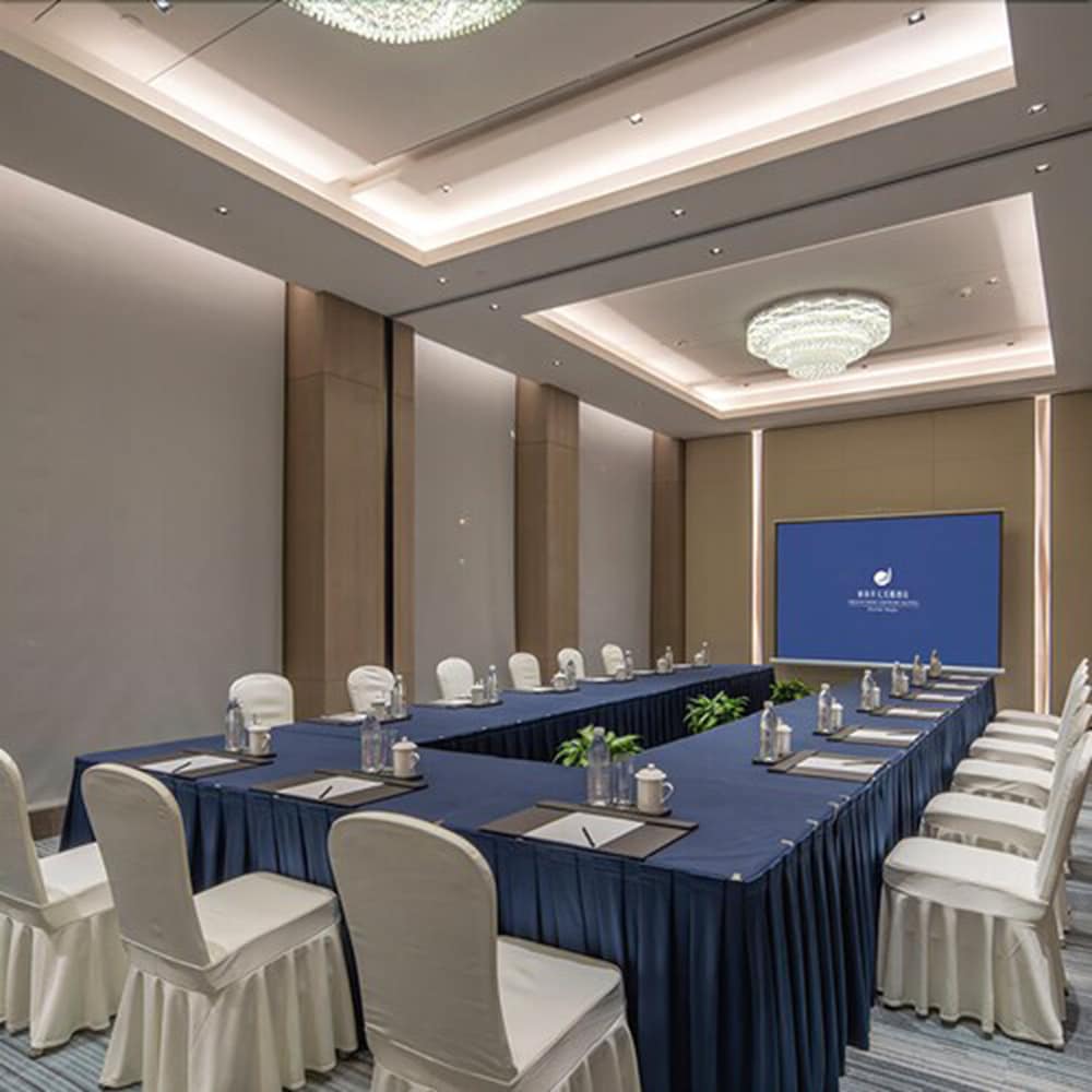 Фото New Century Hotel Zhenhai