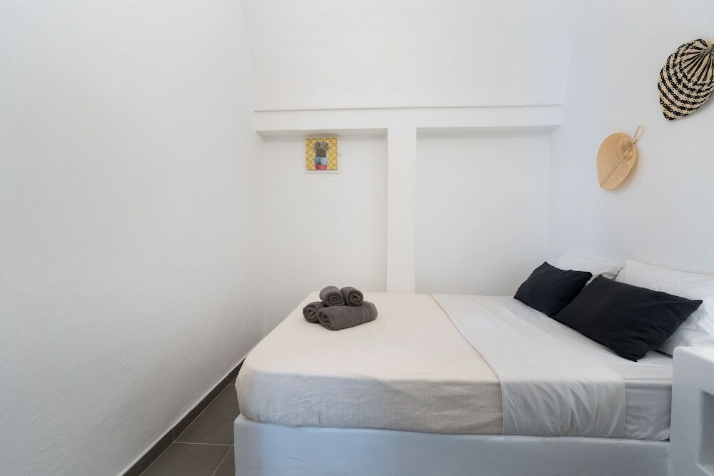 Фото Villa Tholos with Private Jacuzzi