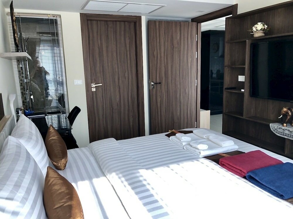 Фото Luxury Apartments in Grand Avenue