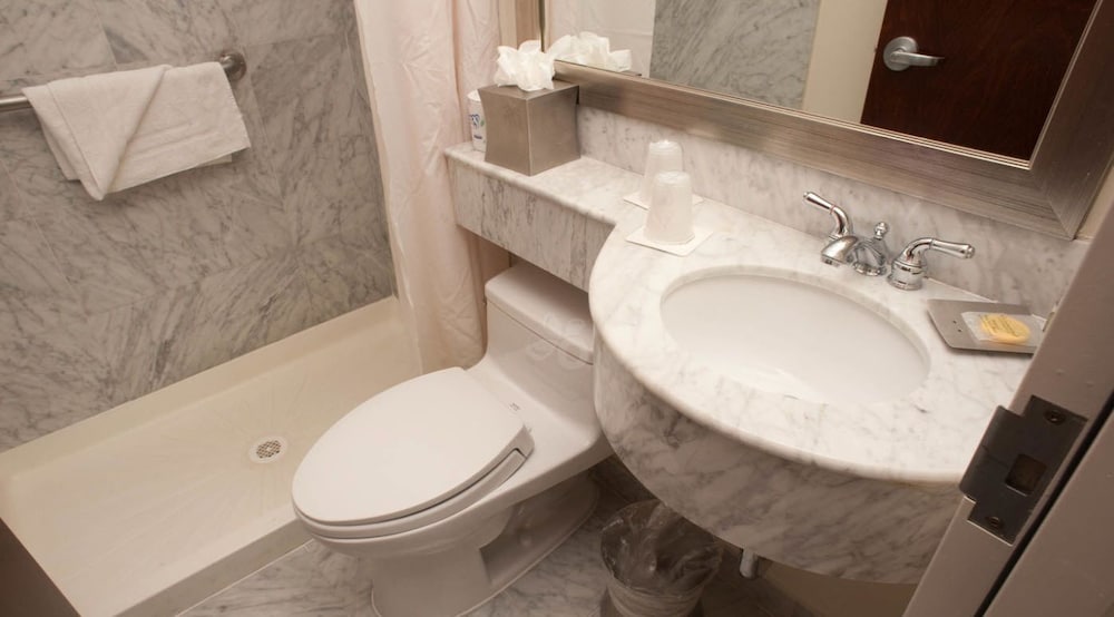 Фото The Hotel at Fifth Avenue