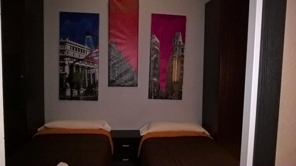 Фото Reina Victoria Apartments & Suite