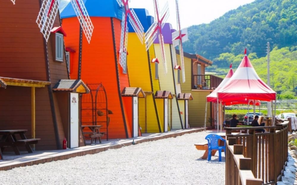 Фото Geochang Windmill Village Pension