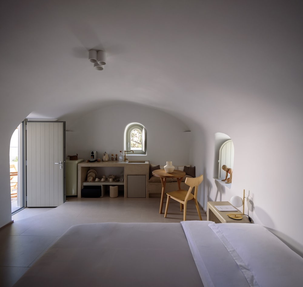 Фото Oia Treasures Art Suites