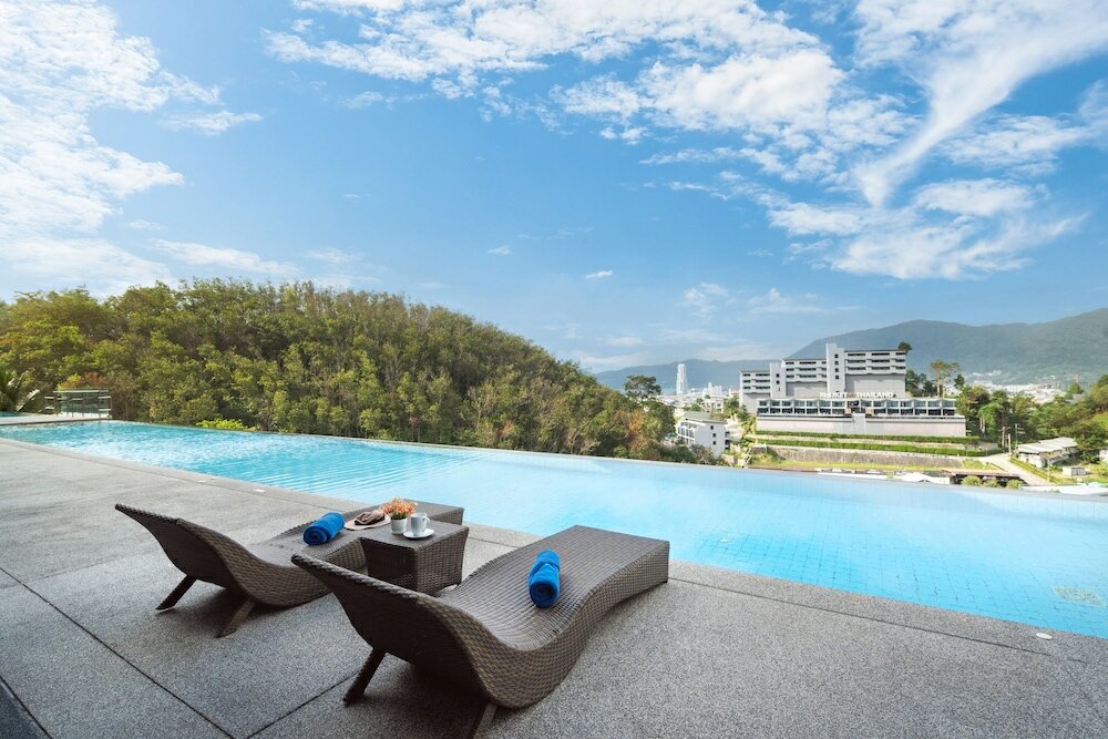 Фото Patong Bay Hill Resort