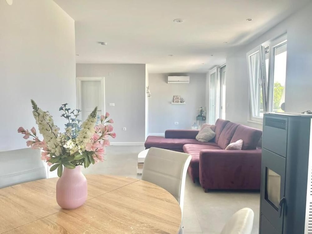 Фото Family Apartments Stefan