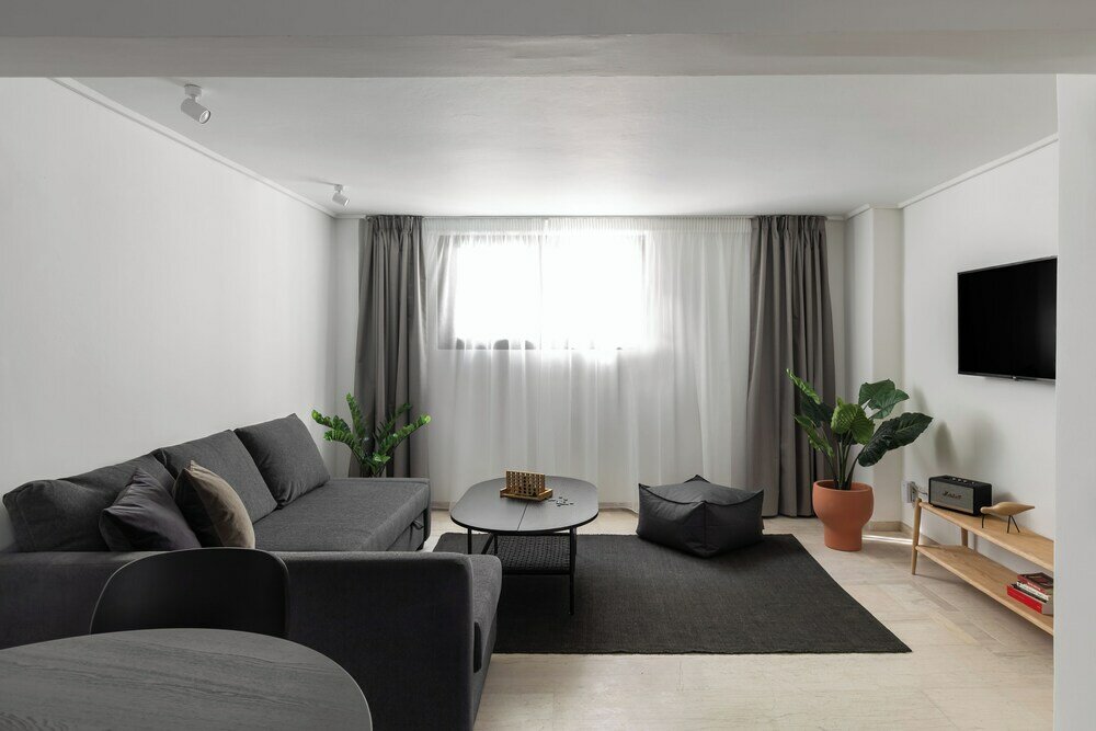 Фото Elliot Neapoli