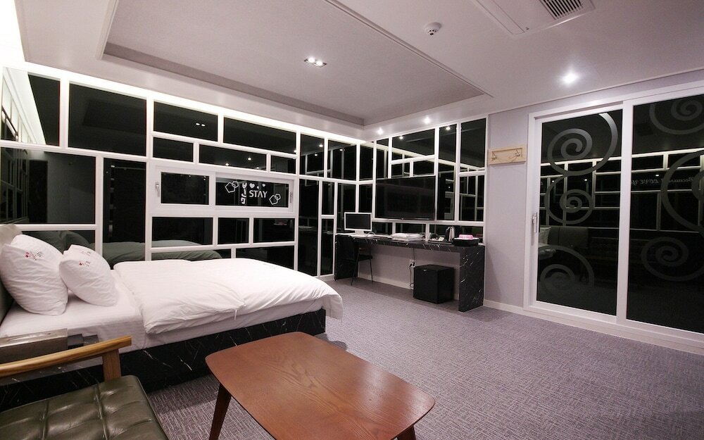 Фото Pohang Haedo-dong New Bom Stay