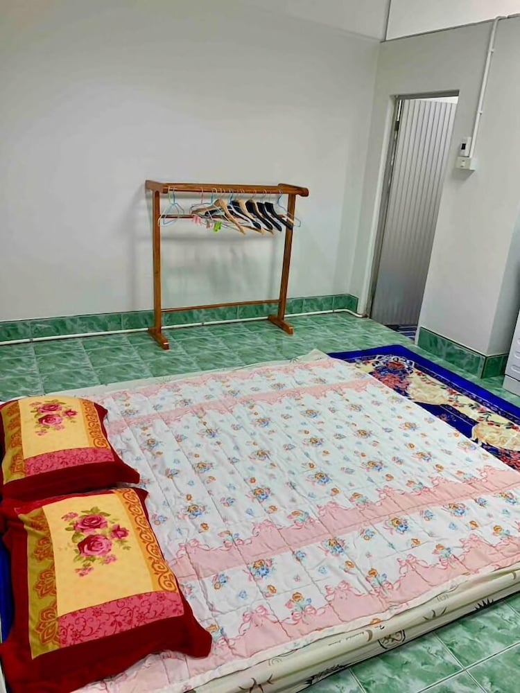 Фото Srithong Guesthouse