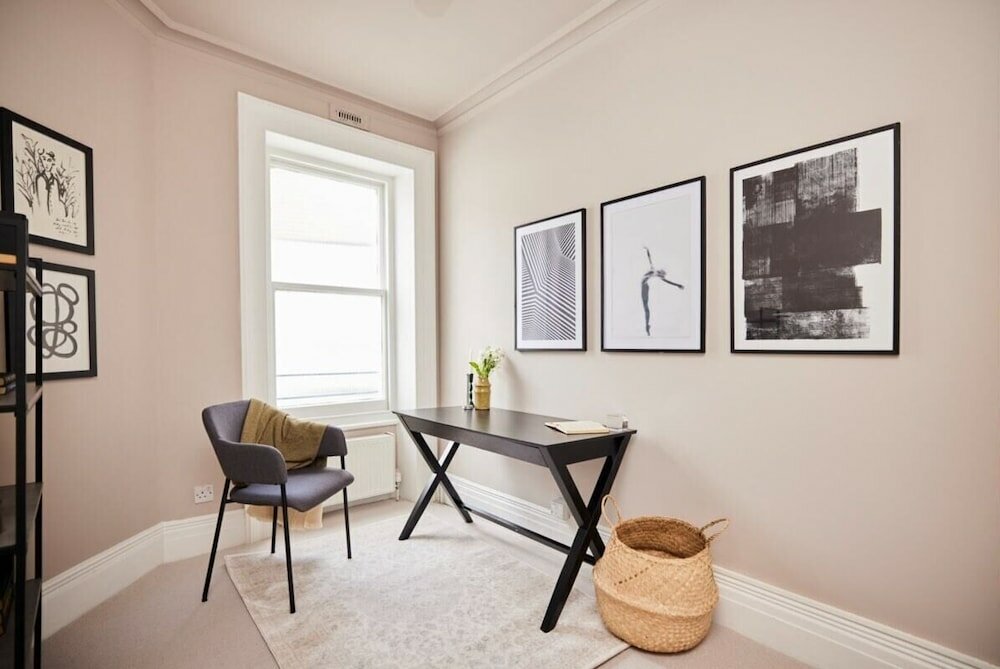 Фото The Hyde Park Mansion Place - Lovely 3bdr Flat