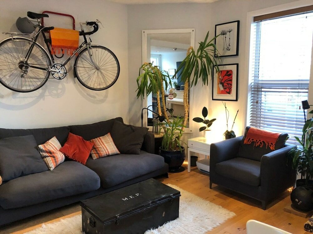 Фото Charming 1 Bed Near Tube with Parking Permit