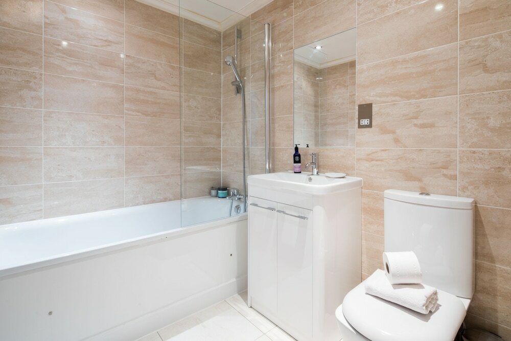 Фото Cornwall Gardens by Lime Street