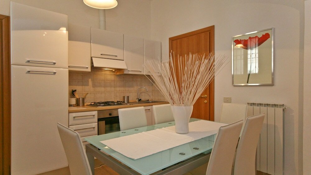 Фото Rental In Rome Red & White Apartment