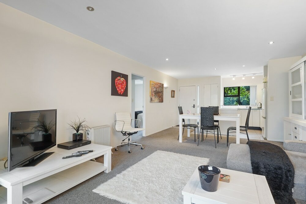 Фото Stylish Central 2br Apt nr Hospital