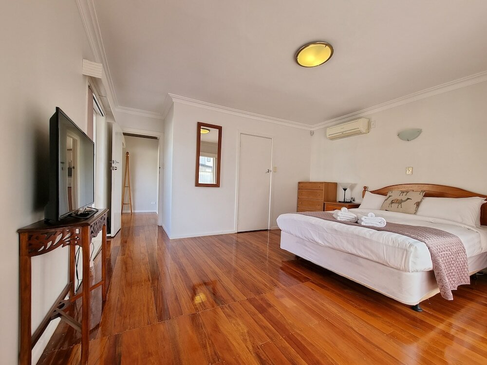 Фото Cosy Unit by Airport - Heat Pump - Wifi