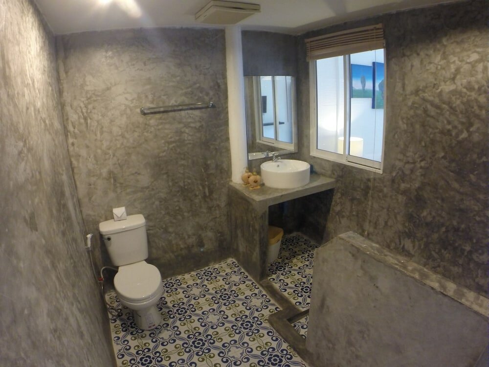 Фото At We Patong Guest House