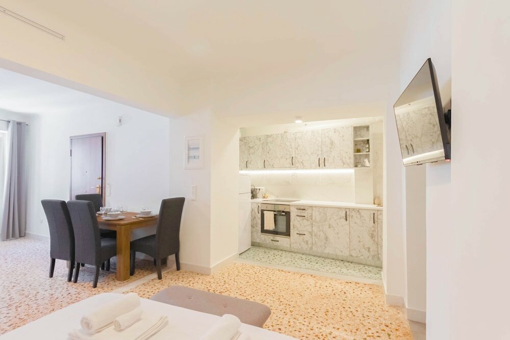 Фото Athens Plaka Family Suites