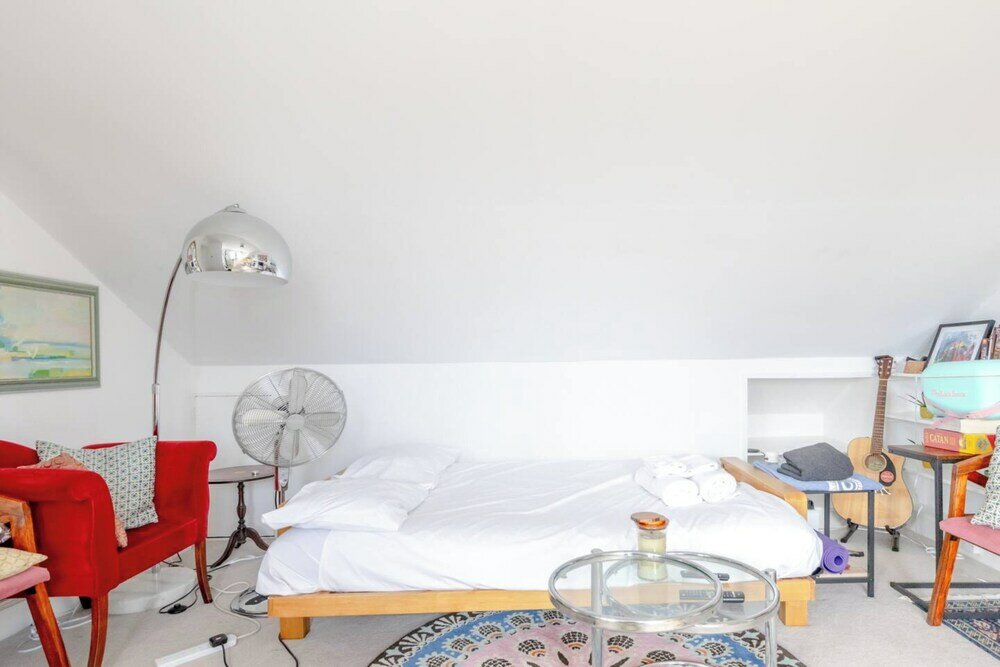 Фото Top Floor 1bd Flat With Balcony - Ladbroke Grove