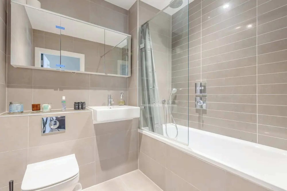 Фото Chic 2bd Flat With Roof Terrace - Kilburn