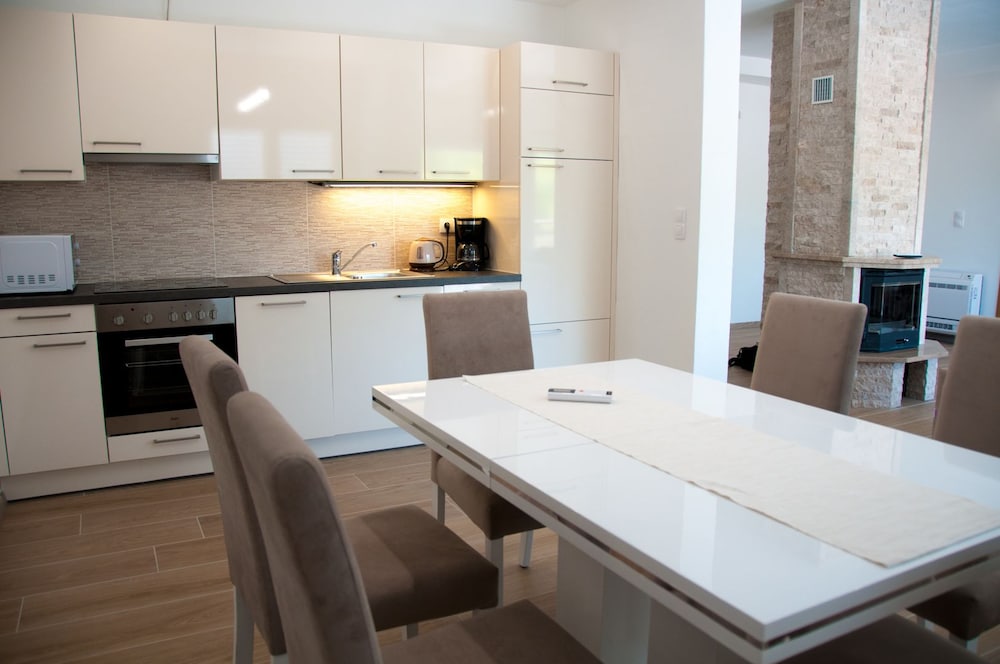 Фото Hvar-Holiday Apartments