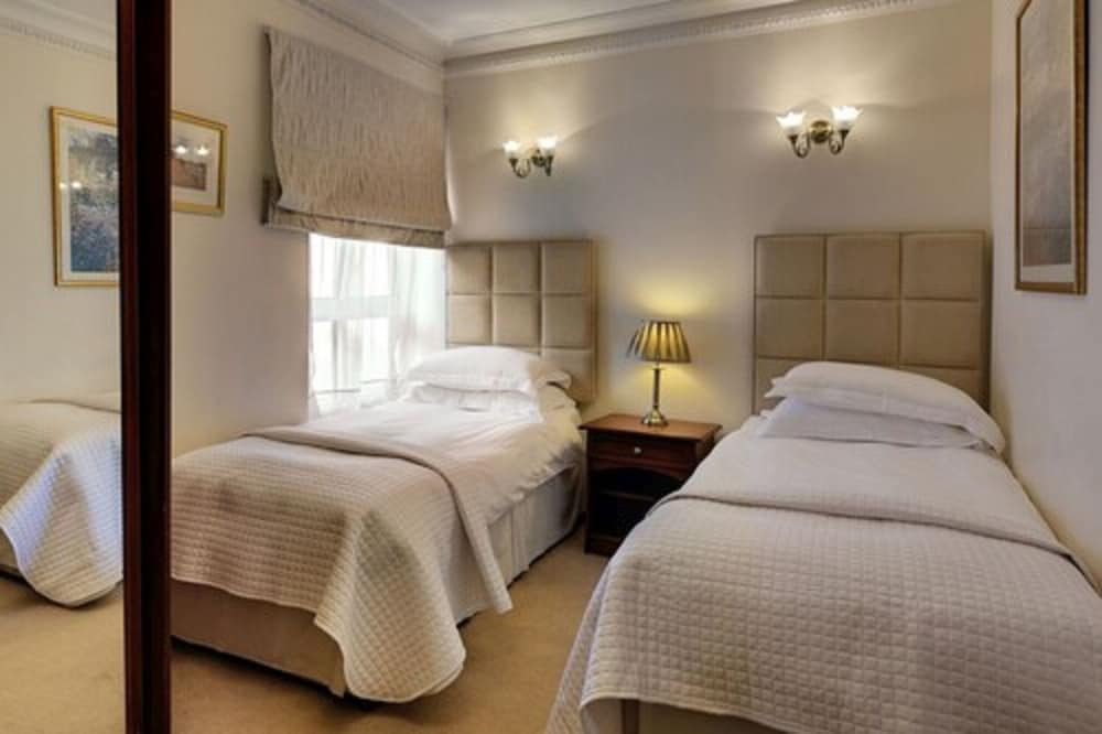 Фото Carlton Court - Mayfair