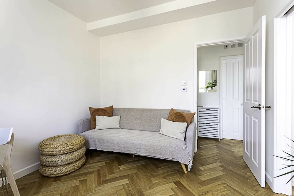 Фото London Bridge Cosy Chic: Your Perfect 1-bed London Retreat