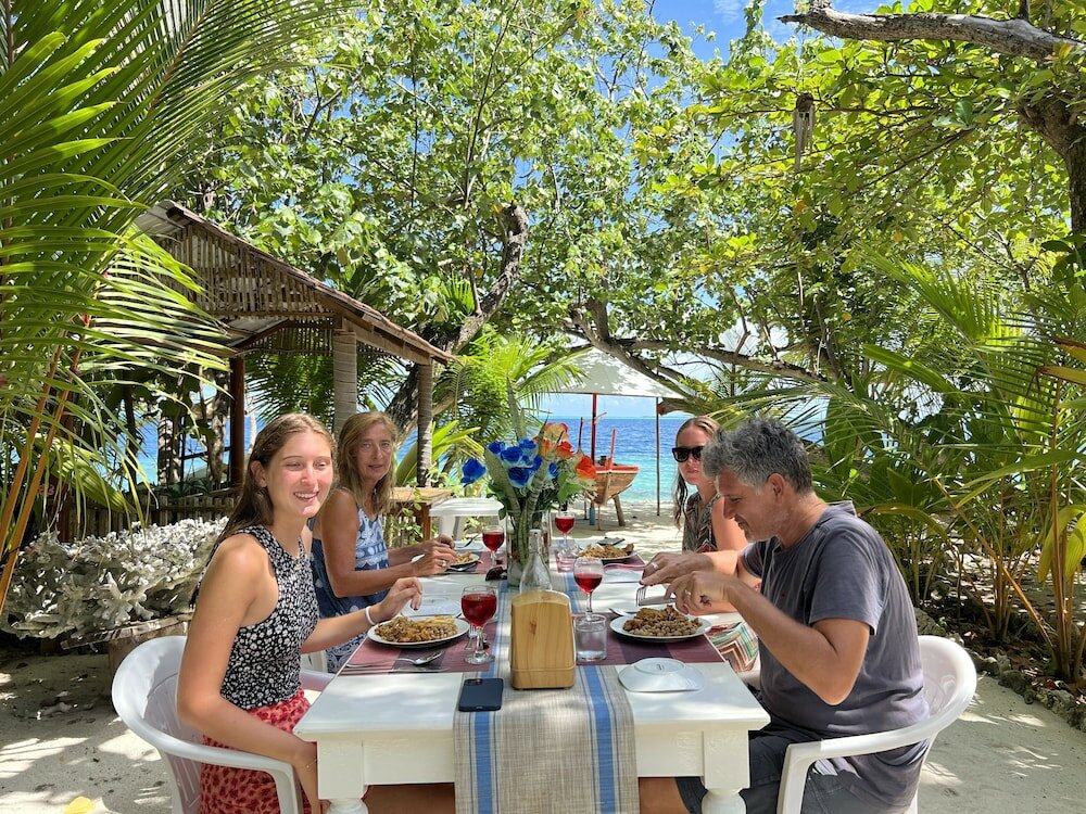 Фото Ocean Beach Inn - Maldives