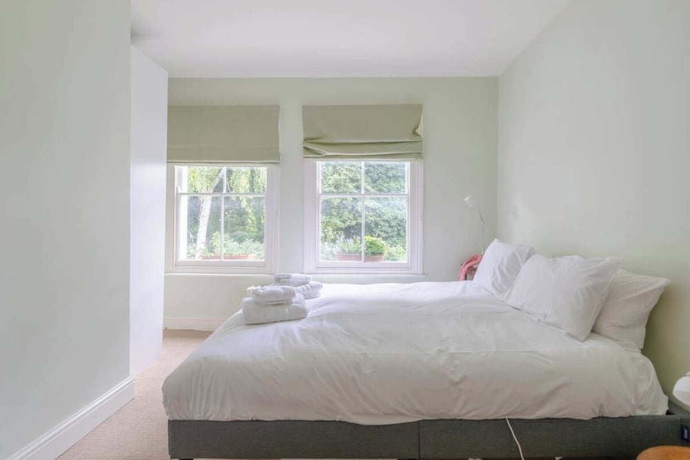 Фото Bright & Charming 1bd Flat - Clapton