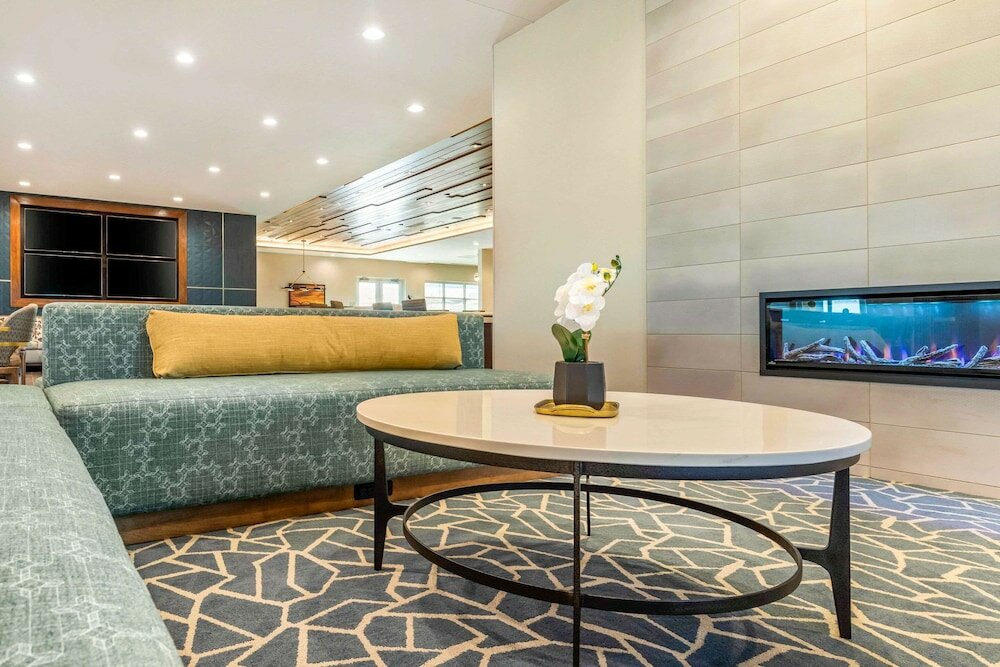 Фото Cambria Hotel Davenport Quad Cities