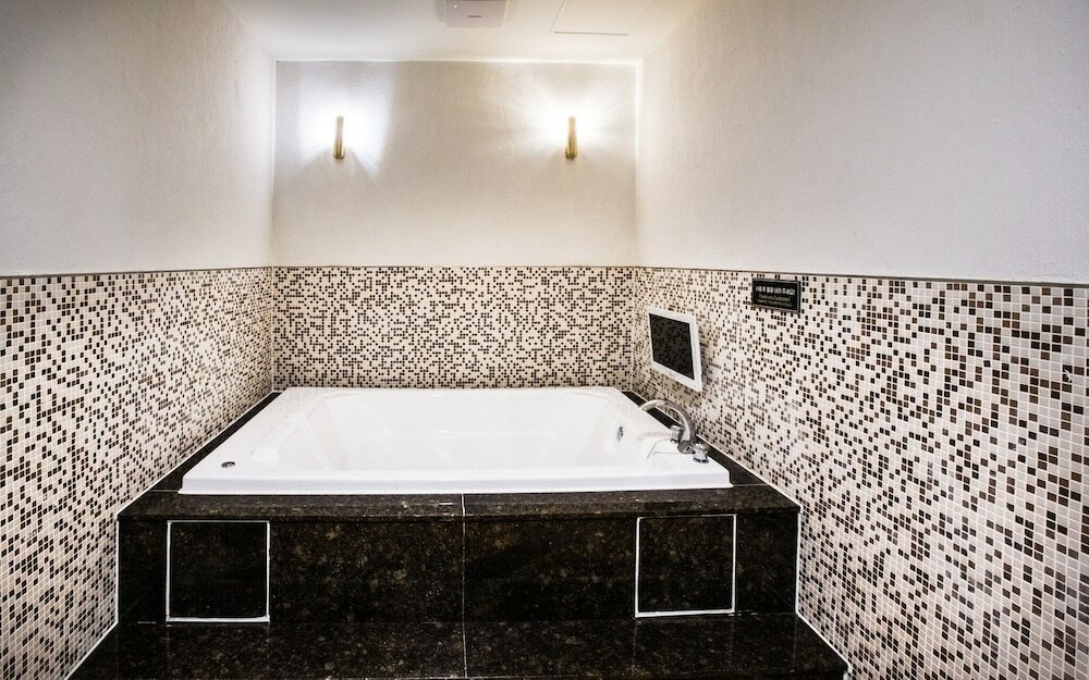 Фото Design Hotel 2ne1 Jukdo Market Pohang