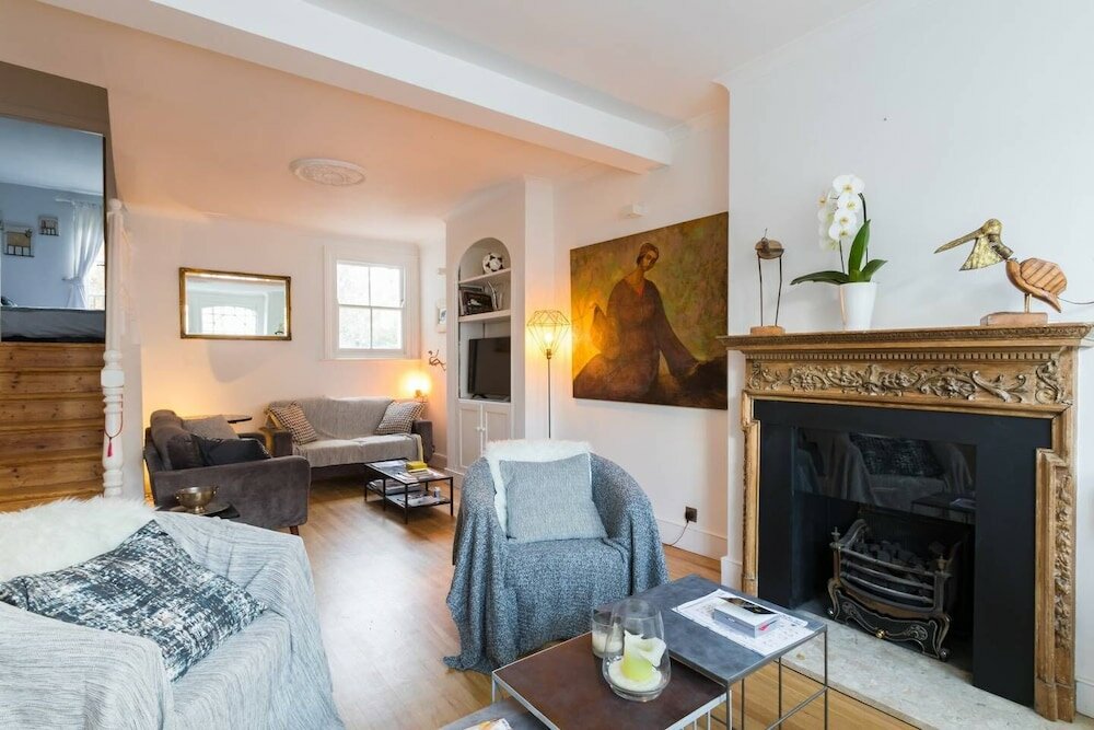 Фото Fabulous 4 Bed House With Garden in Fulham