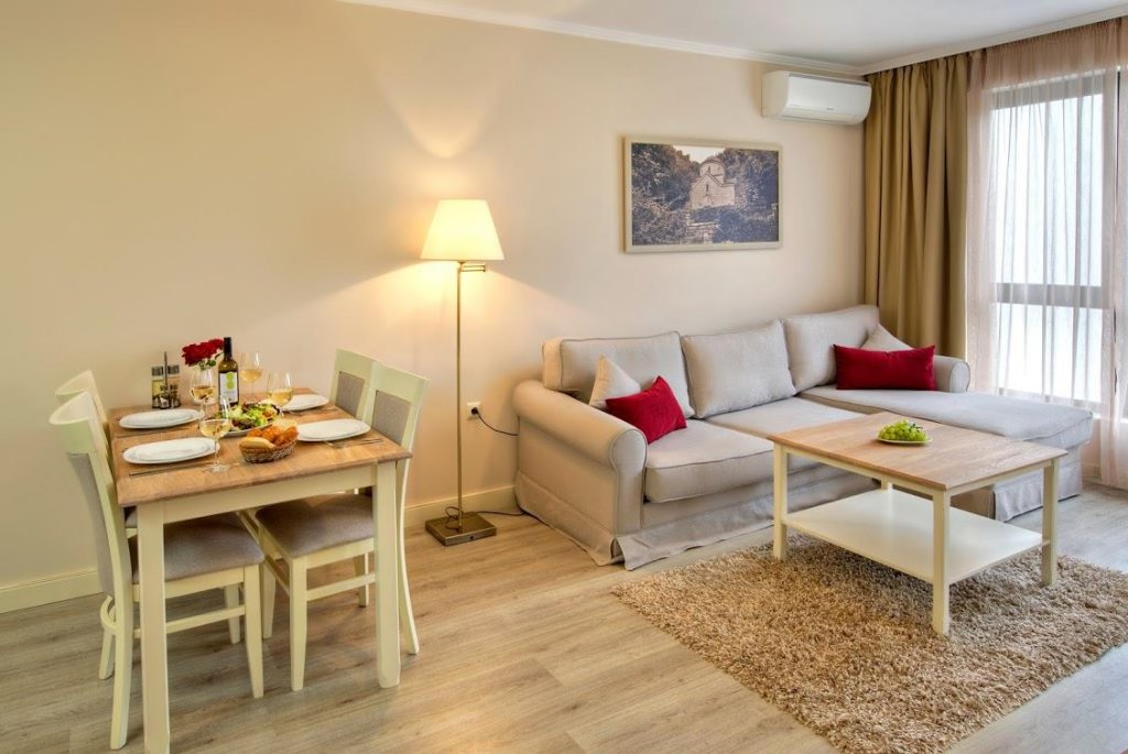 Фото White Rock Castle Hotel