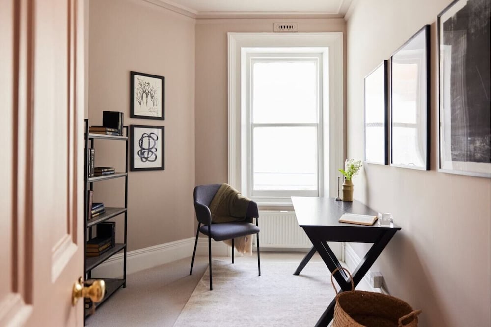 Фото The Hyde Park Mansion Place - Lovely 3bdr Flat