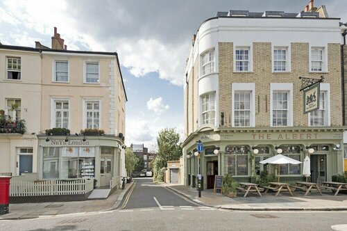 Гостиница Large Studio Near Leafy Primrose Hill в Лондоне