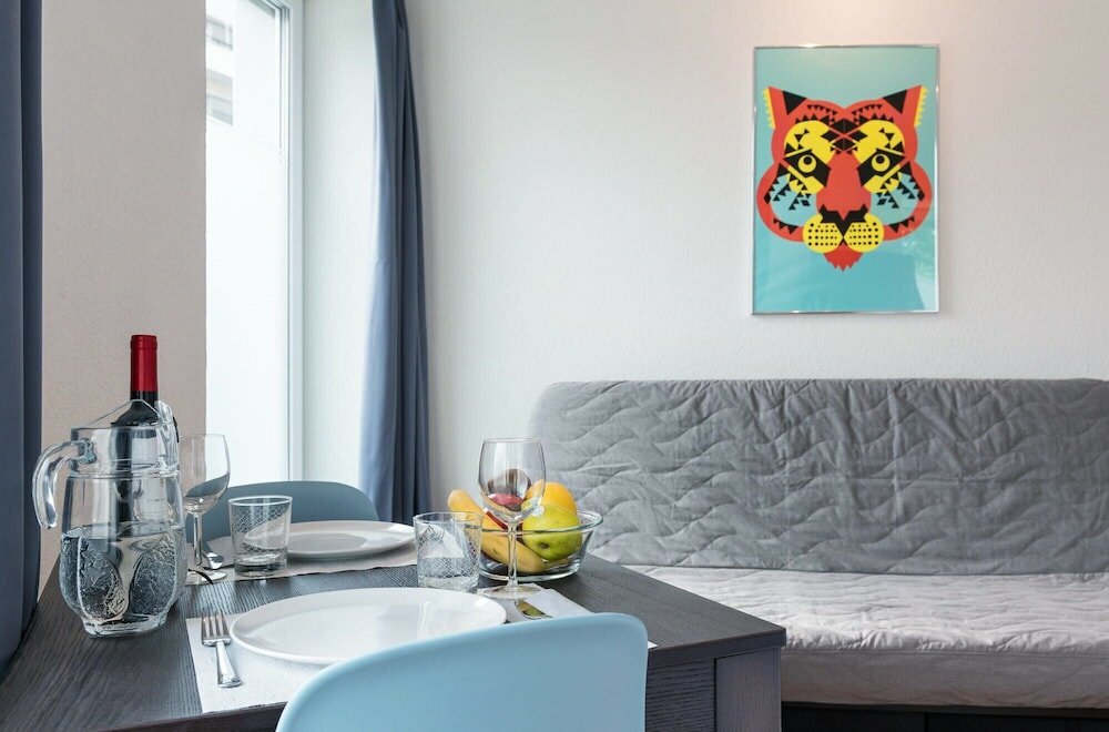 Фото Hitrental Altstetten Apartments