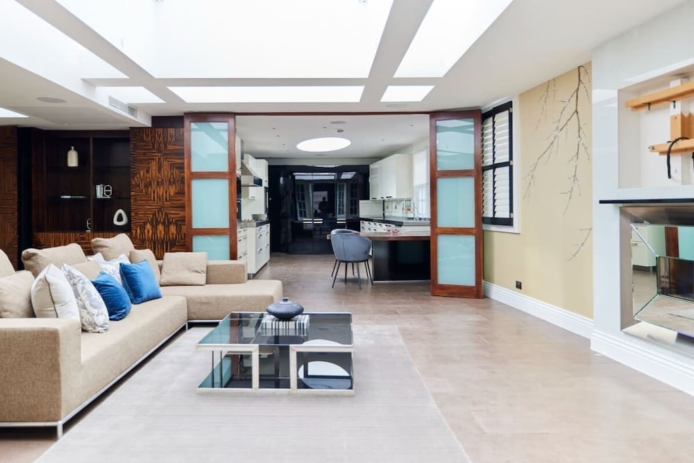 Фото The Chelsea Escape - Spacious 5bdr Flat With Garden