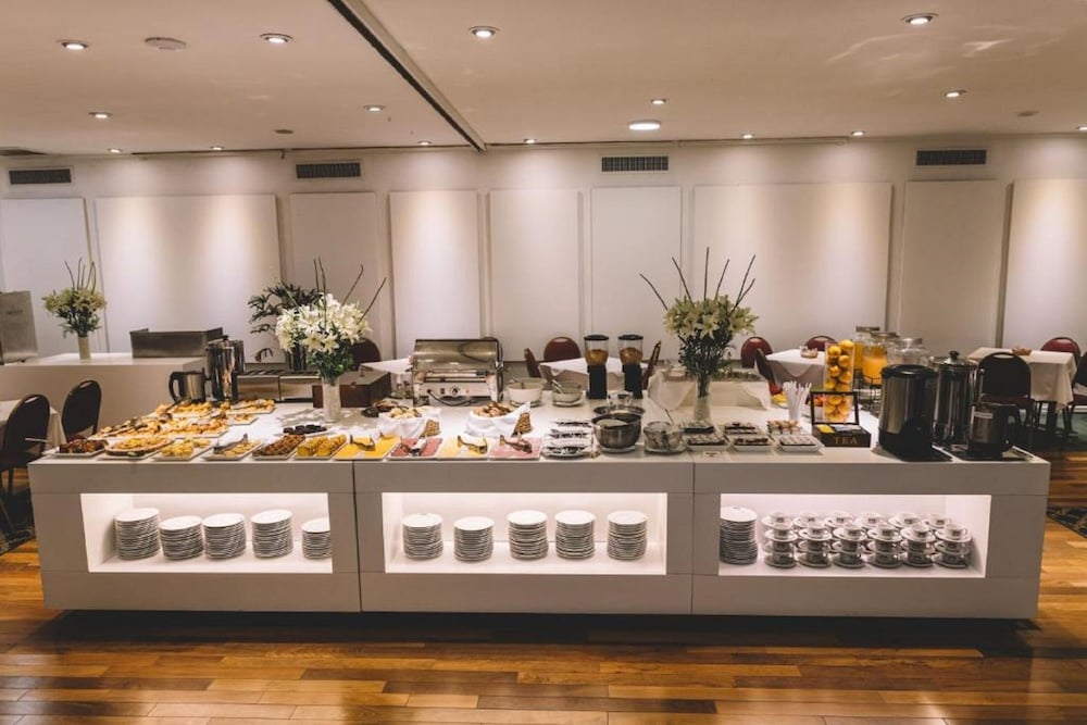 Фото Dos Reyes Hotel