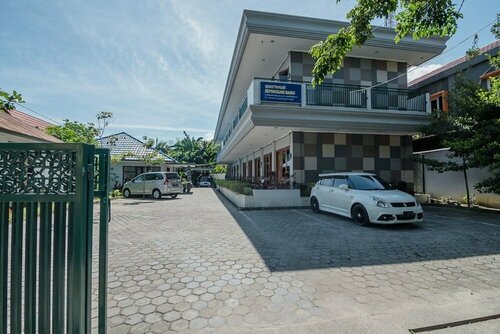 Гостиница RedDoorz Syariah near Sepinggan Airport Balikpapan в Баликпапане